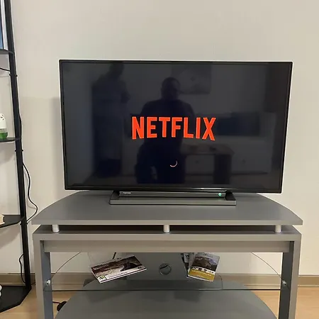 Neu In Schloss Naehe,parkplatz, Netflix Sogel